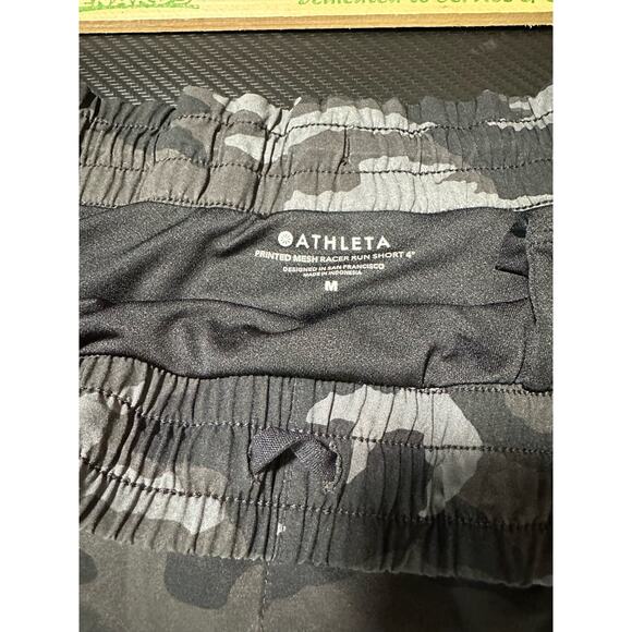 Athleta Printed Mesh Racer Run Short 4 Inch Dark Camo Size Medium - Picture 3 of 11